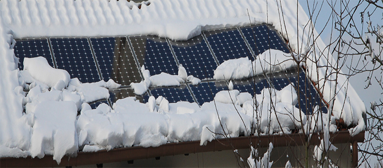 Snow-on-solar-panels